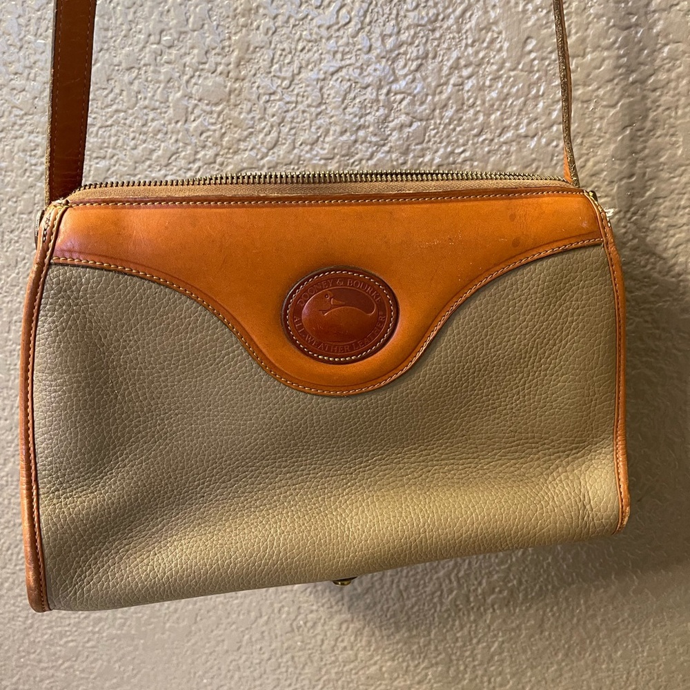 Dooney & Bourke cross body bag - Picture 2 of 13